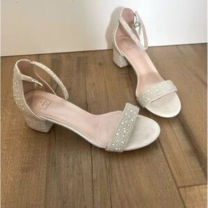 David’s bridal pearl wedding shoes. Size US 6.